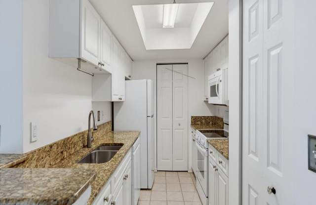 400 CRESTWOOD Court N Gallery 2