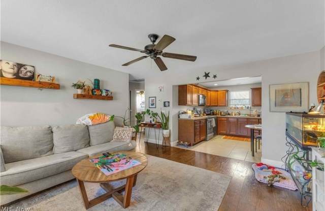 2587 Jaycox Road Gallery 3