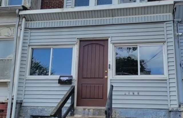 4923 N 17TH Street Gallery 1