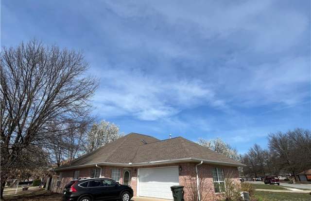 746 Larkspur Lane - 746 Larkspur Lane, Fayetteville, AR 72704