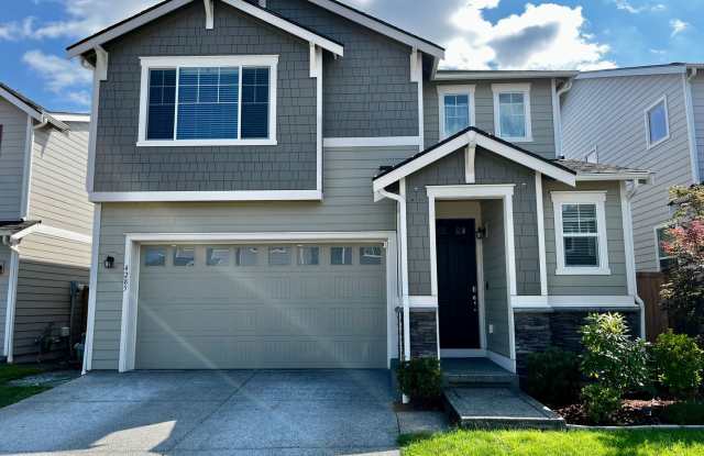Beautiful Home w/Upgrades and Close to Everything Gallery 1