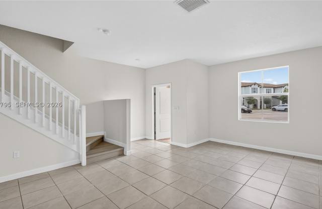 12123 NW 23rd Ct Gallery 3