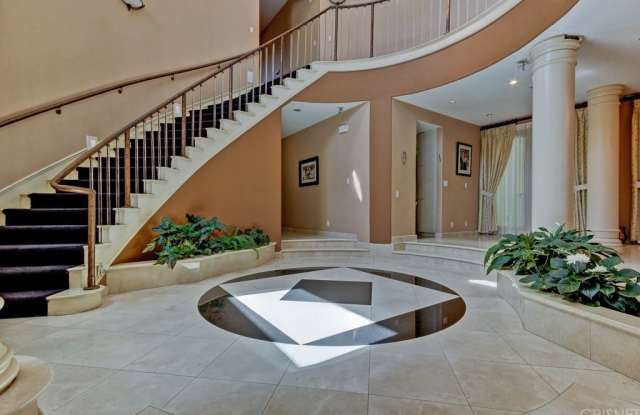 5531 Bluebell Avenue Gallery 2