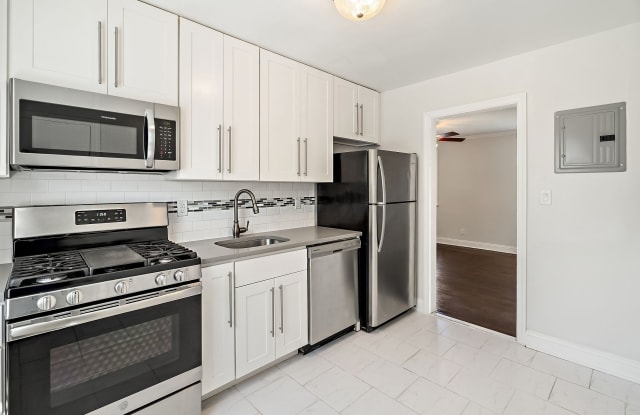 Mary Ann Apts photos photos