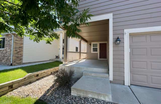Spacious 4 Bedroom House in Firestone Avilable August! Gallery 4