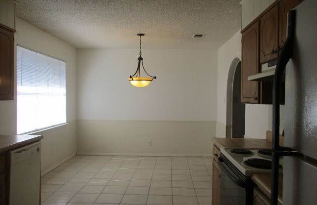 105 Lantana Gallery 3