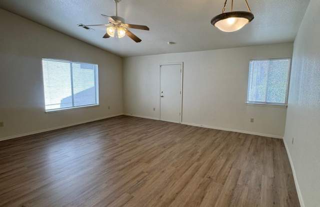 *MOVE IN SPECIAL $500 OFF FIRST MONTHS RENT* SPACIOUS 2 BED 2 BATH HOUSE IN THE TANGLEWOOD SUBDIVISION WITH ALL NEW FLOORING photos photos