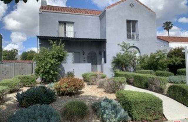 1239 S Hudson Ave photos photos