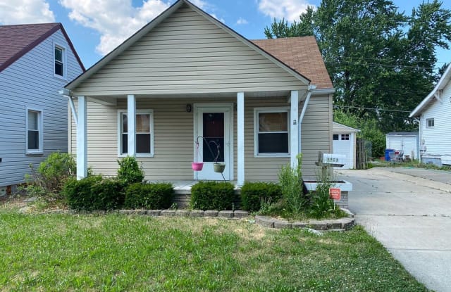 8411 Paige Ave - 8411 Paige Avenue, Warren, MI 48089