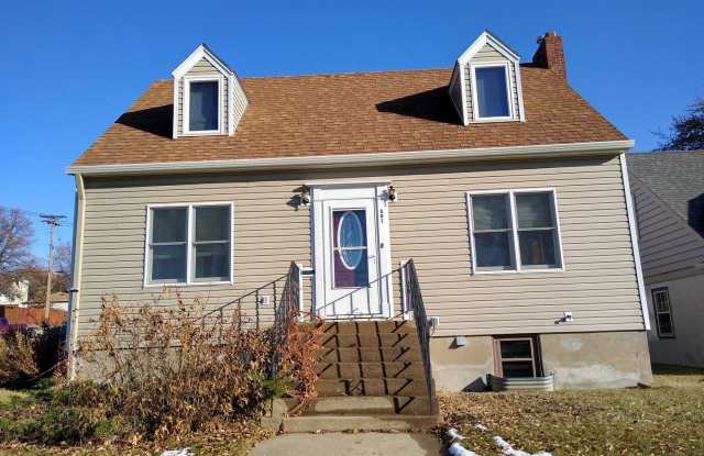 801 2nd Ave SE - 801 2nd Avenue Southeast, Jamestown, ND 58401