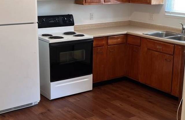 4 BDRM AVAILABLE AUGUST 2027; RENT $2,800.00 MONTHLY Gallery 4