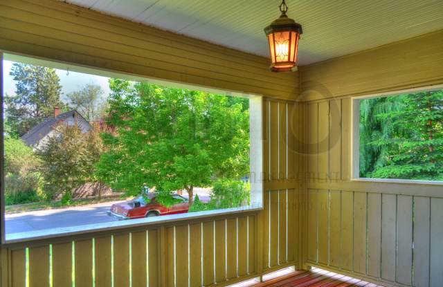 Bungalow in the Heart of the Perry District Gallery 4