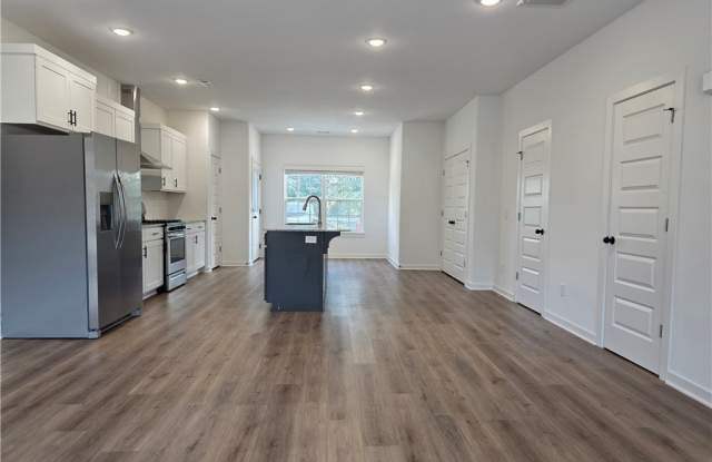 1002 N Crater Avenue Gallery 4
