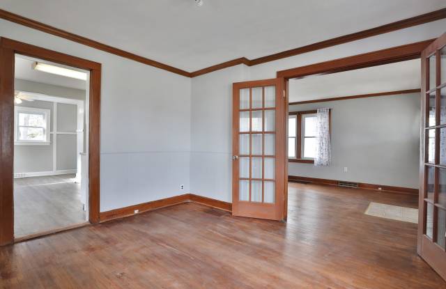 247 South Roys Avenue Gallery 3