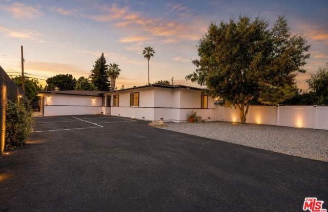 6033 Fallbrook Avenue Gallery 4