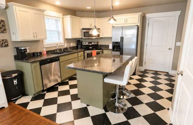 Fully Furnished Josephine Crossing Home – All Utilities Included Gallery 4