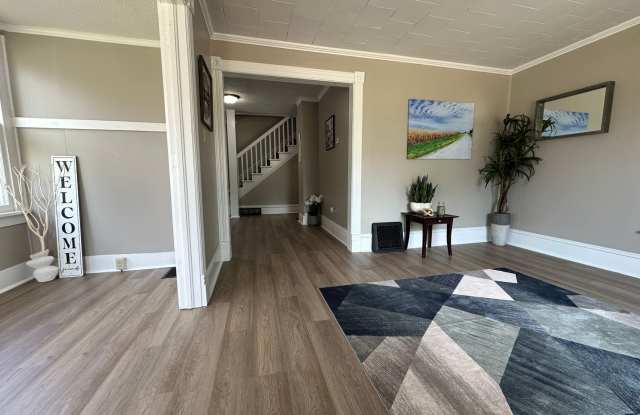 Renovated 3 bedroom house for rent in Waterloo photos photos