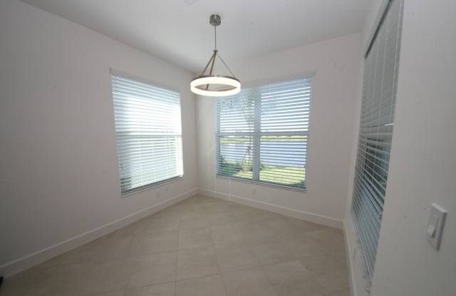 12216 SW Jasper Lake Way Gallery 4