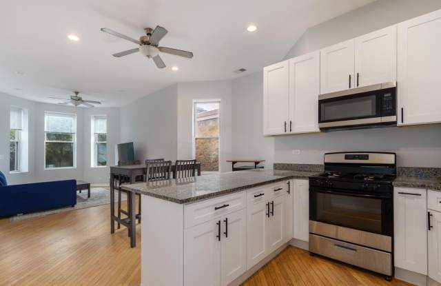 1518 N Ashland Avenue Gallery 2