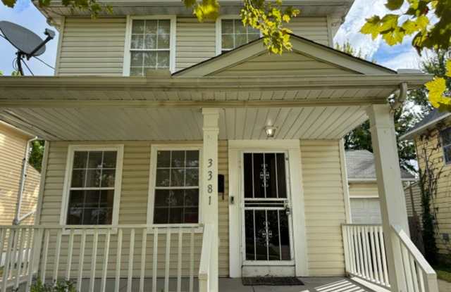 Charming 3 Bed Property at Prime Location Gallery 1