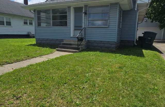 2 Bed/1 Bath - Spacious Living Room, Detached Garage, Fenced Back Yard photos photos