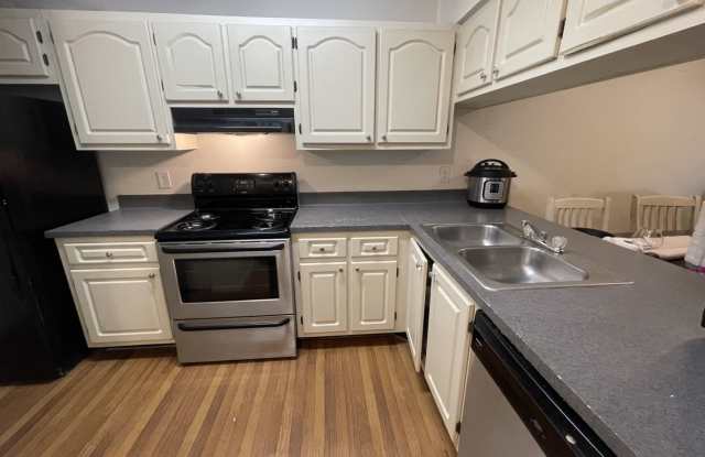 Large 1 bedroom Condo on Second Floor Overseeing Community Pool in Casselberry photos photos