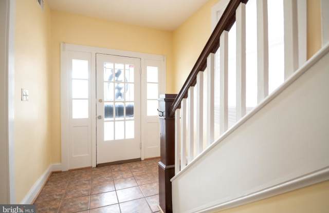 2806 BRUCE PLACE SE Gallery 2