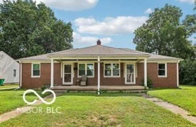 Charming 2BR Duplex in Indianapolis Gallery 1