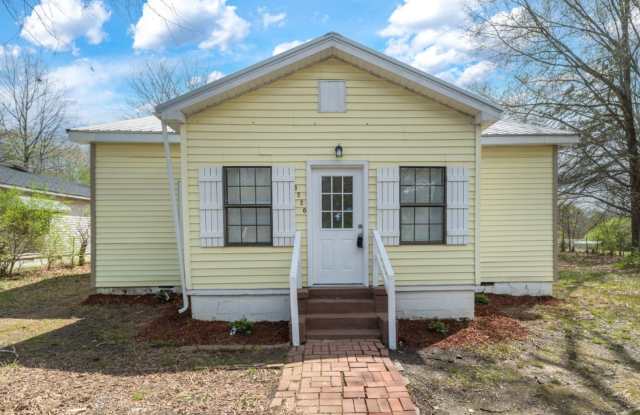 Fully Renovated 3BR/2BA Home in Pell City – Spacious Yard and Granite Kitchen photos photos