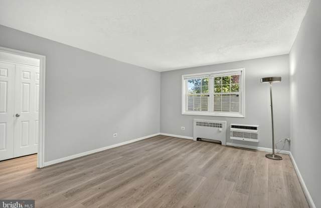 4376 PERSHING Drive N Gallery 3