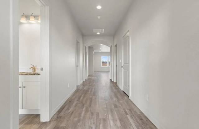 GORGEOUS MODERN LIVING IN NW REDMOND!! Gallery 3