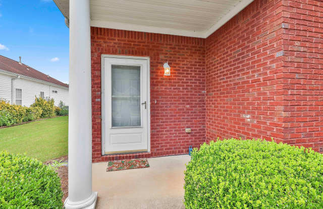 Quiet, clean, and updated House in 55+ Community Gallery 4