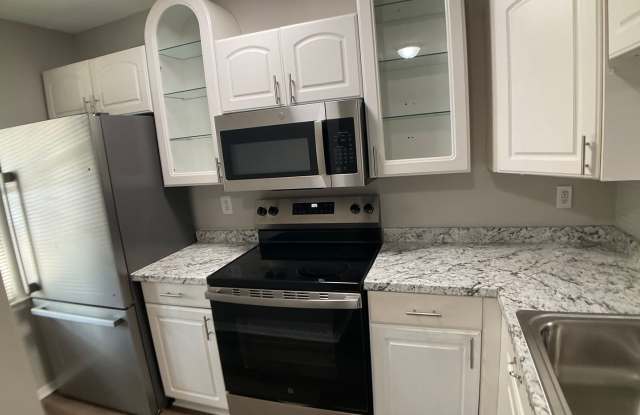 Beautifully Renovated 3 Bedroom Durham Townhome! Gallery 3