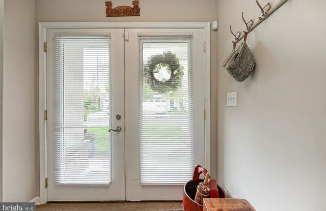 6 REGENCY COURT Gallery 2
