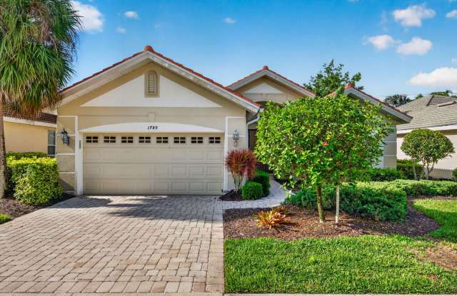 CALLING ALL GOLFERS ** BEAUTIFUL SINGLE FAMILY PRIVATE HEATED POOL HOME IN STONEBRIDGE COUNTRY CLUB NAPLES ** GOLF TRANSFER HOME ** OFFERED SEASONAL OR ANNUALLY ** Gallery 3