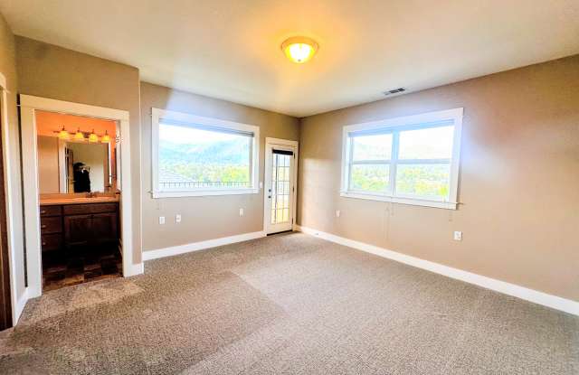 913 Plum Ridge Dr Gallery 3