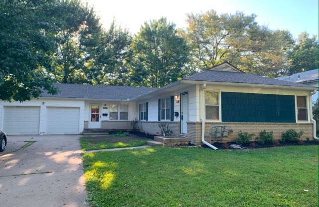 8417 Grandview Ln. - 8417 Grandview Lane, Overland Park, KS 66212