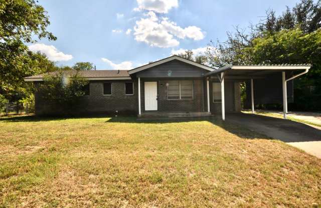 FOR LEASE! 2 Bedroom, 1.5 Bathroom - Brick Home in Weatherford. photos photos