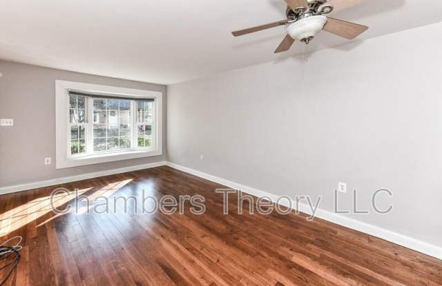 445 Hampton Ct Gallery 3