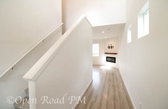 975 Northeast Pinebreak Drive Gallery 3