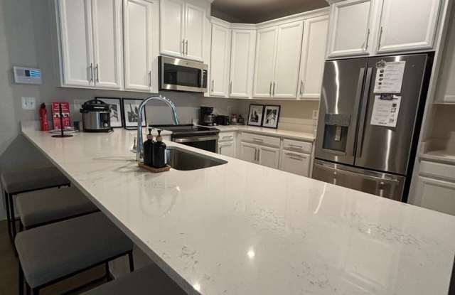 Modern 3BR Condo: Walk to Metro, 3 Miles from IAD photos photos