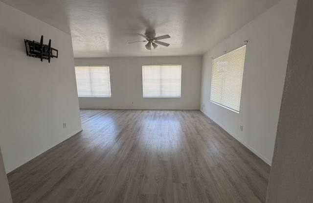 4702 North 76th Avenue Gallery 2