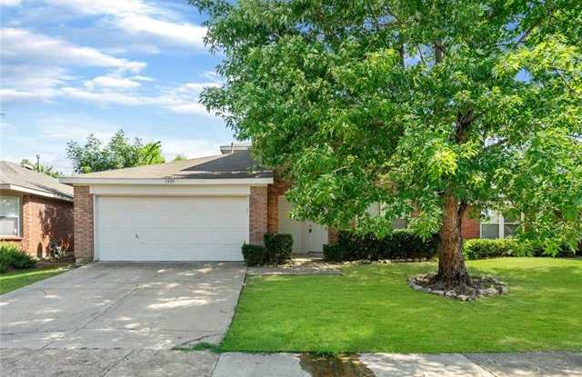 1585 Brookstone Drive Gallery 3