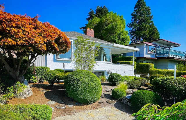 3144 W. Laurelhurst Dr. NE - 3144 West Laurelhurst Drive Northeast, Seattle, WA 98105