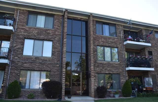 8820 Mobile Avenue - 8820 Mobile Avenue, Oak Lawn, IL 60453