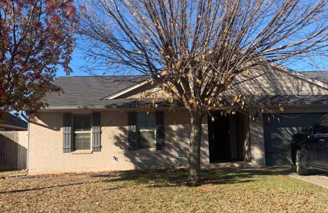 Remodeled 3 Bedroom near Moore photos photos