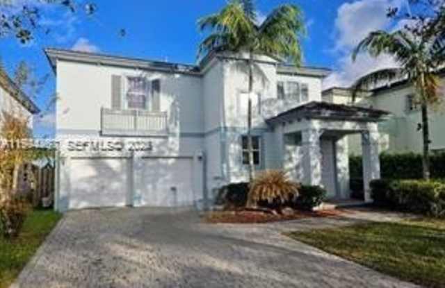 165 NE 32nd Ter photos photos