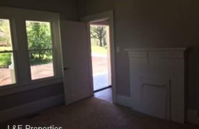 208 Tuckaseegee Road Gallery 3