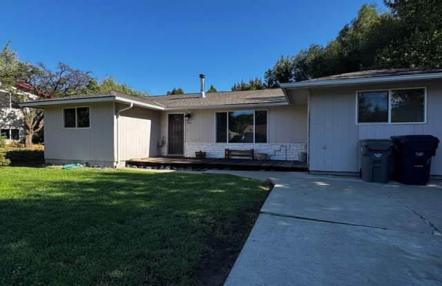 Spacious 5-Bedroom Home Close to CWU Gallery 1