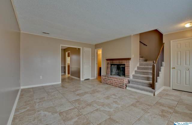 112 CRESCENT CIRCLE Gallery 3